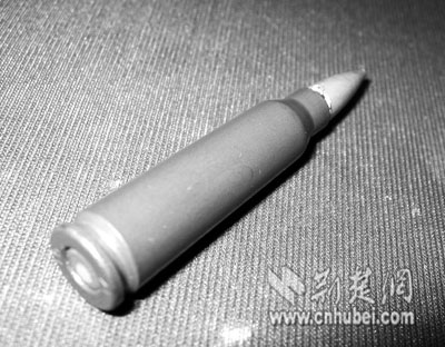 机场安检惊现锃亮子弹 原是乘客误带身上(图)