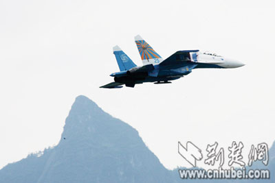 [俄罗斯空军挑战天门山]勇士昨与蓝天激情对话