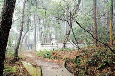 武昌卓刀泉伏虎山--不该被遗忘的英雄冢(图)