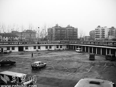 畅通工程成收费借口 二手车马路交易市场何日