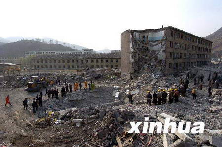 山西省原平市轩岗煤电有限公司职工医院爆炸现场.