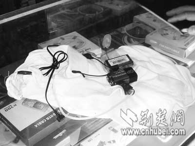 微型窃听器藏进耳朵 专为作弊者造秘密武器