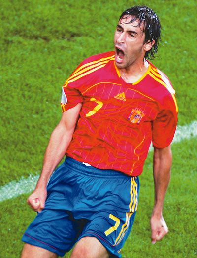 西班牙队挺进十六强 劳尔复苏引导逆转(图)
