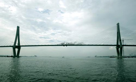 广东第一桥粤西湛江海湾大桥成功合龙(组图)