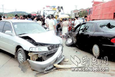 318国道上派出所附近四车恶徒追杀别克(图)