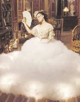 容祖儿《爱情复兴》MV中 扮公主险些中暑(图