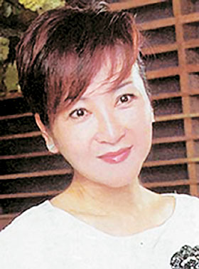 谢霆锋结婚没告诉爹妈 拉姑心痛谢贤开心(图)