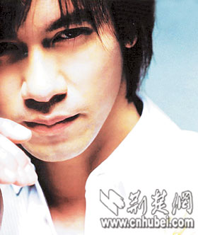 做客本报明星热线 李圣杰与你痴心绝对(图)