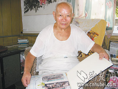 [我的长征亲历]和首长同骑一匹马(图)