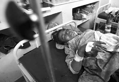 国大会通过《全球反恐战略》 明确恐怖主义定义