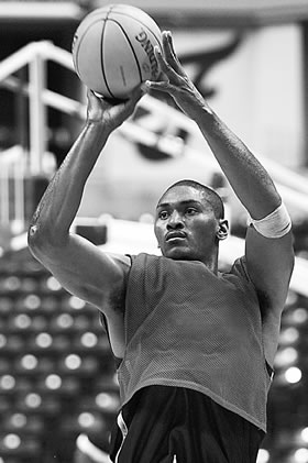 [nba]拿总冠军后阿泰斯特还要踢足球(图)