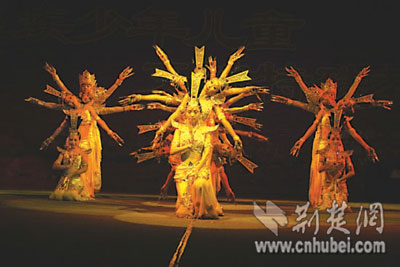 在残缺中用无声诉说博大 精灵舞者:用爱伴梦飞翔