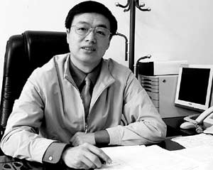 房县县委书记师永学:让灾民早日过上好日子(图)