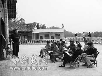 黄坪人口_鹤庆黄坪镇人口(3)