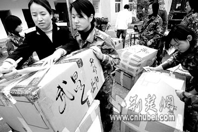 [图文]火车站行李托运到营区(图)