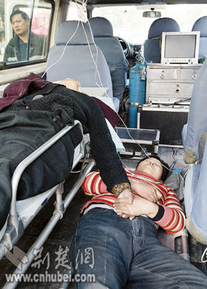 两块钱的黑蘑菇害人不浅 一家五口全被毒倒(图