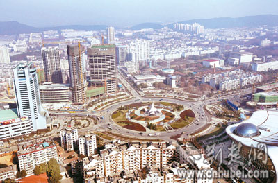 鲁巷广场初显光谷科技商贸核心区大模样(图)