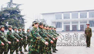 图文:吸纳社会人才 服务军队建设