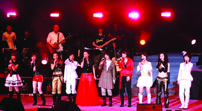 新老超女香港开唱 李宇春翻唱张国荣经典粤语