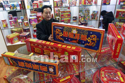 40万件烟花爆竹即将运抵武汉 2月13日起零售