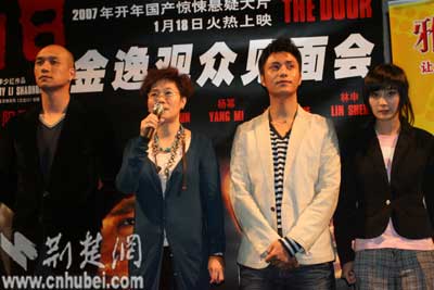 本网记者近距离接触《门》主创 陈坤人气最旺