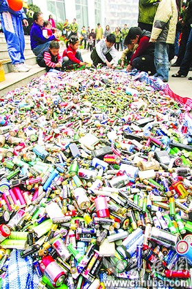 废旧电池害处大 切记莫乱扔(图)