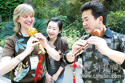 神奇音乐无国界 老外发烧友钟情葫芦丝(图)
