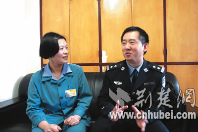 她怀疑地看着刘继平:"这可是你自找的,这张纸我到死都带着!