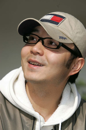 汪涵健身摔伤手暂停一切工作 何炅紧急救场(图