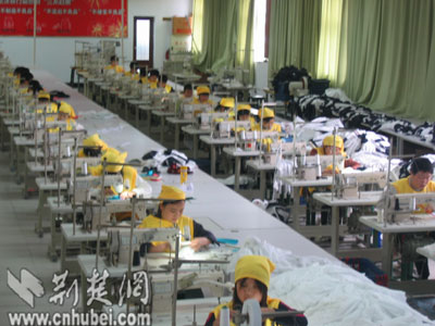 三峡服装艺术学校:让毕业生安置不再是难题(图
