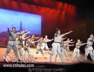 《天籁》拉开话剧展演序幕 歌颂英雄人物纯真