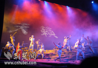 《天籁》拉开话剧展演序幕 歌颂英雄人物纯真