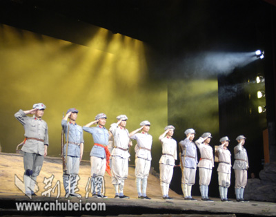 《天籁》拉开话剧展演序幕 歌颂英雄人物纯真