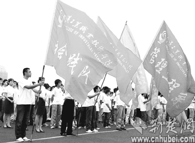 大学生社会实践求真知(图)