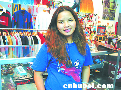 舌上戴环耳孔可容手指