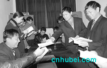 人口二胎_赣州达芬奇教育城 二胎时代刷屏了 置业未来在哪里(3)