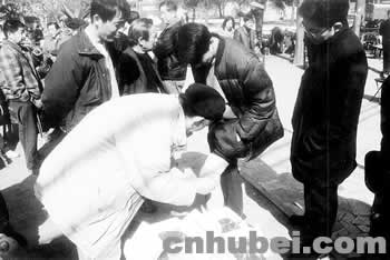 如何让老人安度晚年 zzg-jb-020605-2.jpg