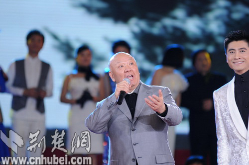 中国文艺界2011春节大联欢吴雁泽慷慨激昂谈历史