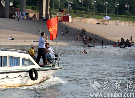 武汉上周溺水死亡失踪9人 警方发布8处危险水