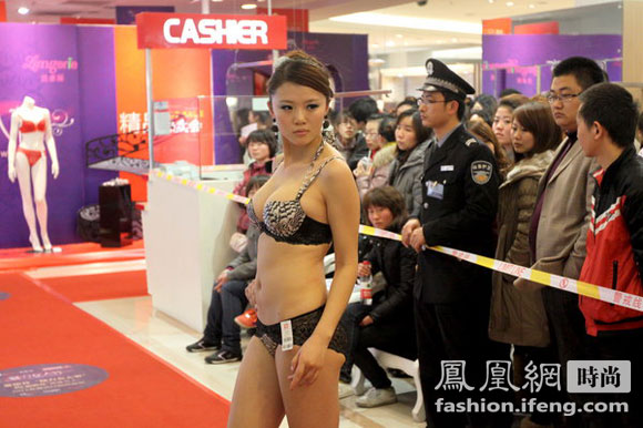 上海 三八 内衣秀_上海内衣秀