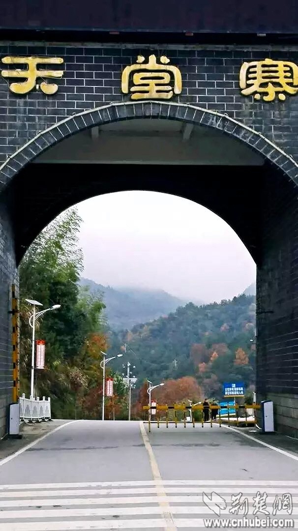 登顶天堂寨 极目云天外