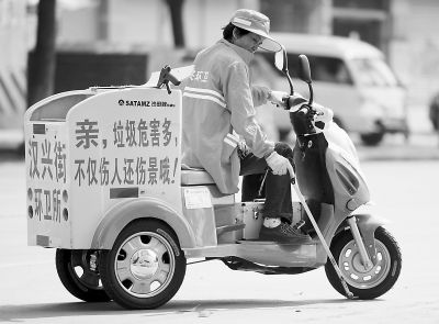 武汉环卫车幽默卖萌 淘宝体提示语引人注目(图)