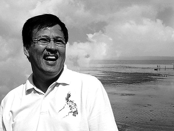 苏丹菲律宾部长乘坐飞机失事 一架爆炸一架坠