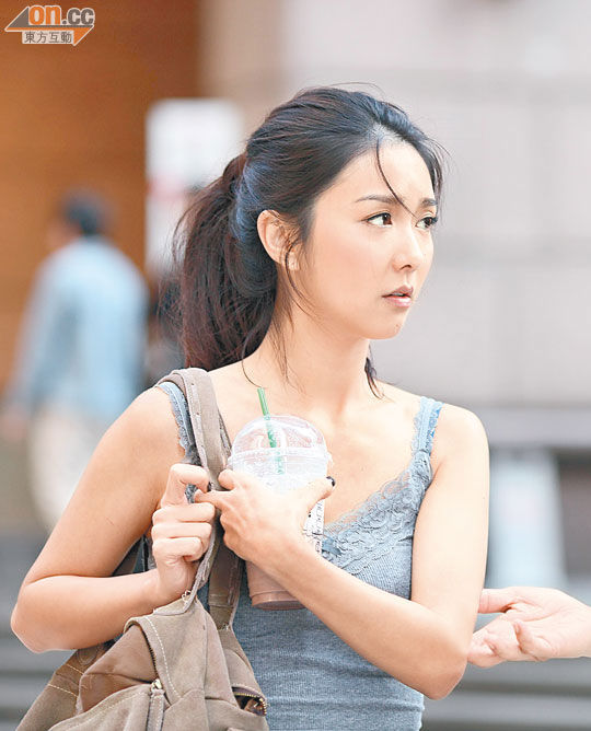 薛凯琪带宠物猫吃日本菜 网友炮轰:汉奸