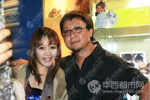 曝中国好声音徐海星干爹 齐P裙与干爹夜店搂抱