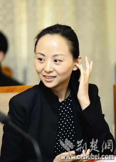 邰丽华回汉舞动《我的梦》患肺炎目前还在恢复中