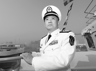 "辽宁舰"正师编制舰长政委均系60后