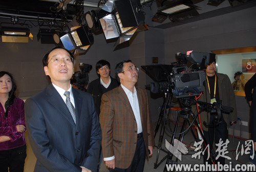 宜昌市长李乐成作客在线访谈与网友交流互动