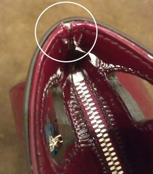 皮包边缘处可以看到有断裂的痕迹.