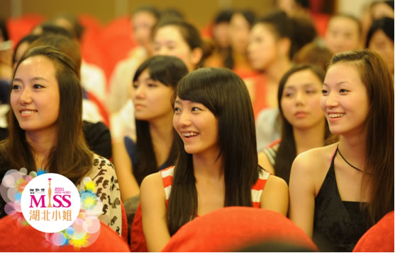 2011湖北小姐大赛第二场面试美动全城-荆楚网